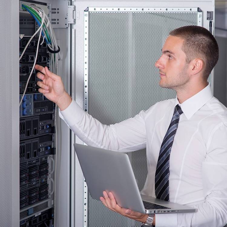 System Administrator: What does He Do? Features and Skills