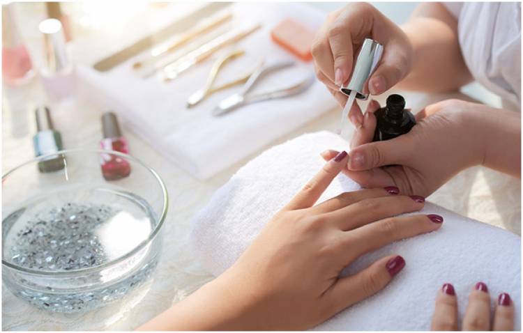 The Benefits of Using Nail Salon Booking Software for Both Salon Owners and Customers